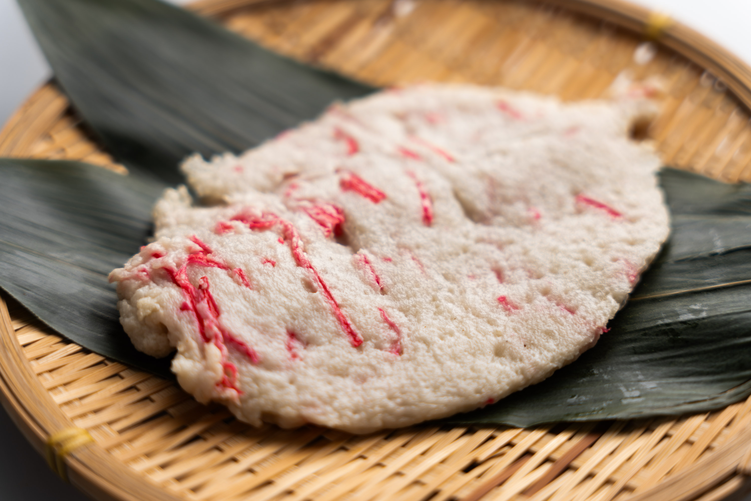 生姜天がさるに載っている